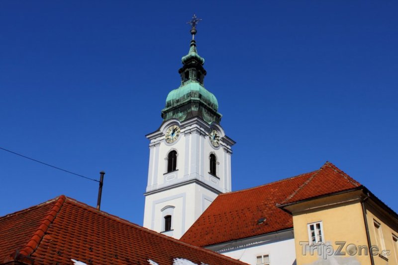 Fotka, Foto Kostel v Karlovaci (Chorvatsko)