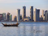 Mrakodrapy na pobřeží v Dauhá