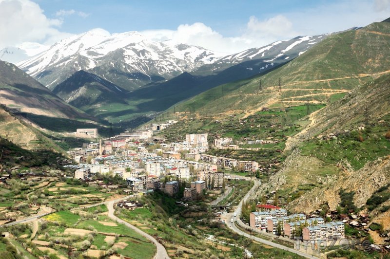 Fotka, Foto Pohled na město Kajaran (Arménie)
