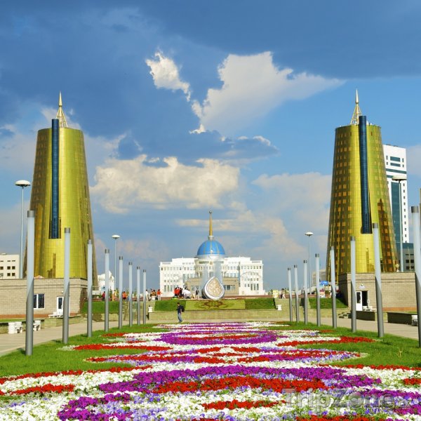 Fotka, Foto Pohled na prezidentský palác v Astaně (Kazachstán)