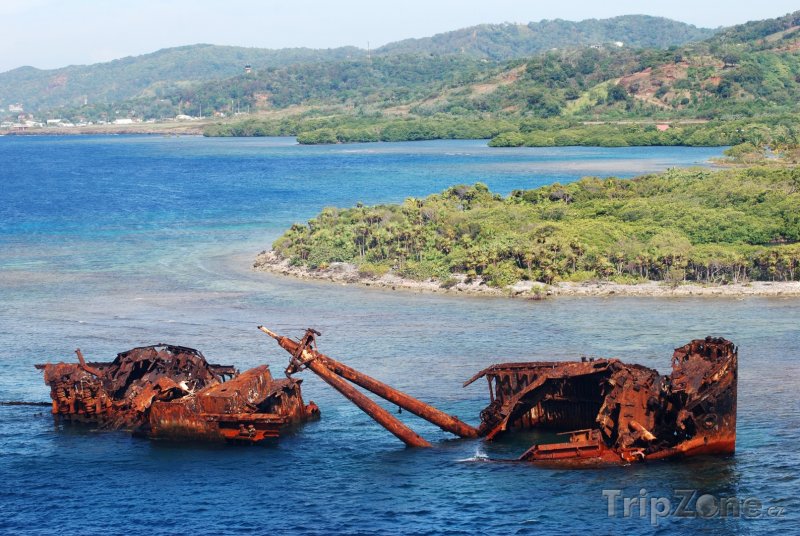 Fotka, Foto Potopená loď u ostrova Roatán (Honduras)