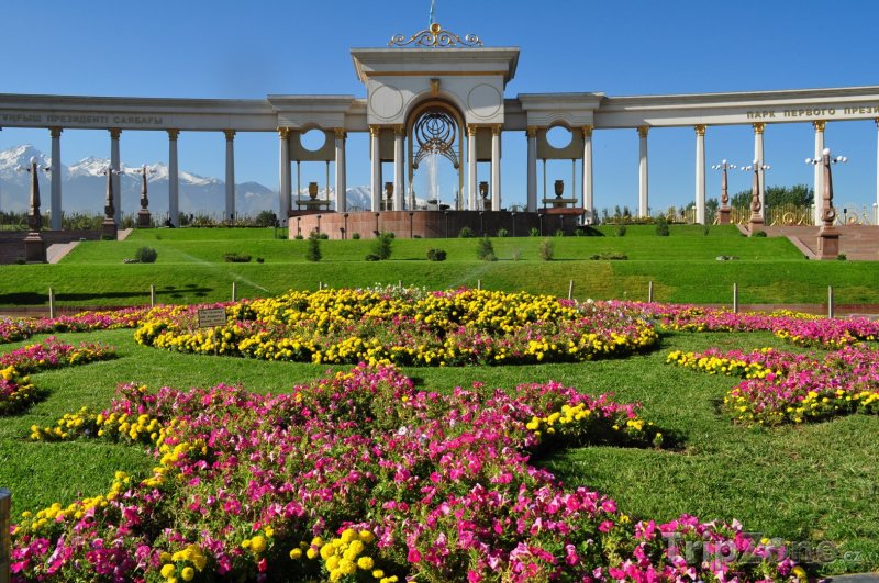Fotka, Foto Prezidentská zahrada ve městě Almaty (Kazachstán)
