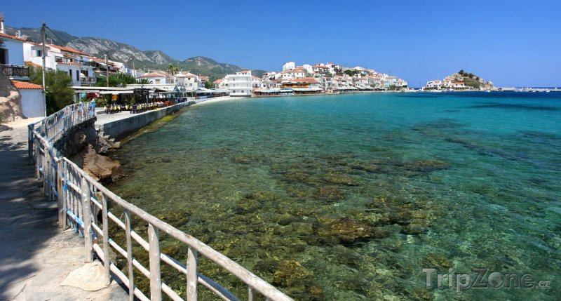 Fotka, Foto Promenáda u moře ve městě Kokkari (Samos, Řecko)
