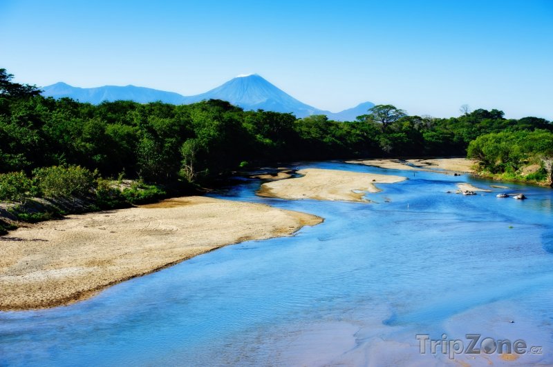 Fotka, Foto Řeka s vulkánem v pozadí (Nikaragua)
