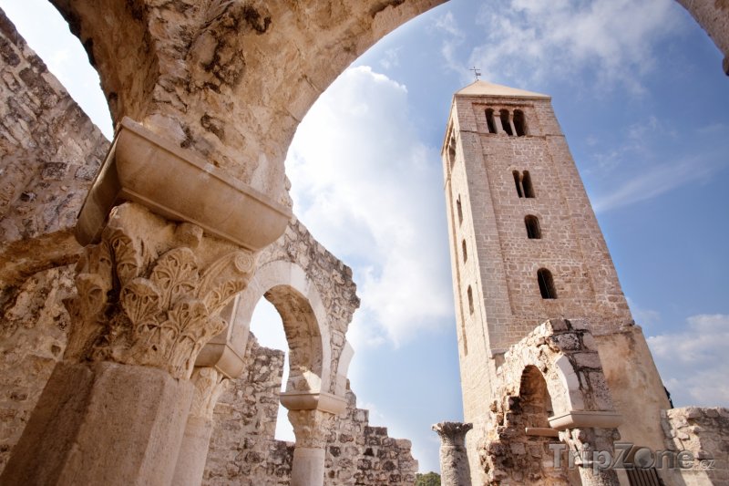 Fotka, Foto Ruiny kostela Sv. Jana Evangelisty (Rab, Chorvatsko)