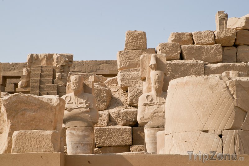 Fotka, Foto Ruiny v chrámovém komplexu Karnak (Luxor, Egypt)