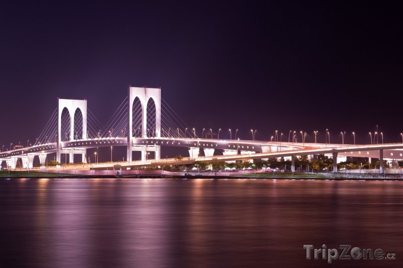 Fotka, Foto Sai Van Bridge v noci (Macao)