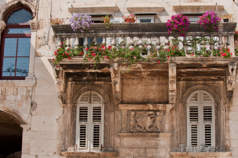 Fotka, Foto Typický balkon v centru města (Split, Chorvatsko)