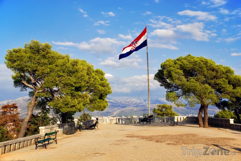 Fotka, Foto Vlajka na vrcholu kopce Marjan (Split, Chorvatsko)