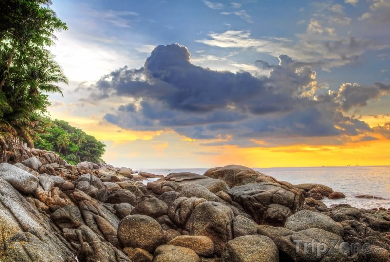 Fotka, Foto Západ slunce nad Karon Beach (Phuket, Thajsko)