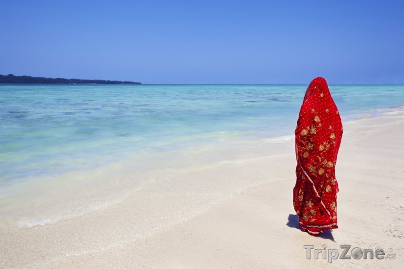 Fotka, Foto Andamanské ostrovy, žena na plážii (Indie)