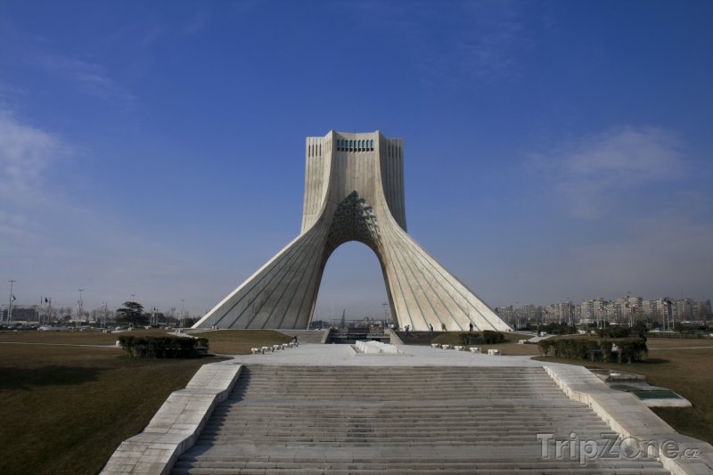 Fotka, Foto Azadi, monument v Teheránu (Írán)