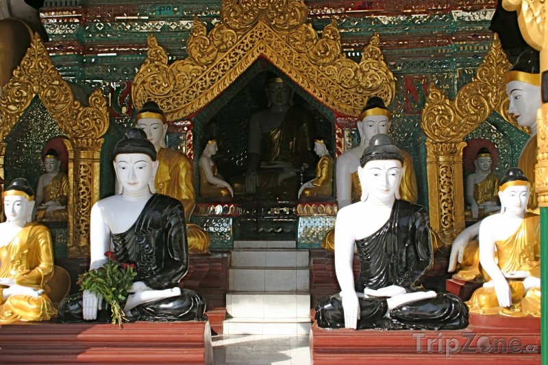 Fotka, Foto Buddhové ve Šweitigoumské pagodě (Barma)