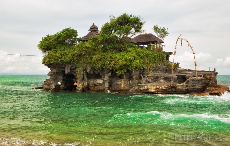 Fotka, Foto Chrám Tanah Lot u ostrova Bali (Indonésie)