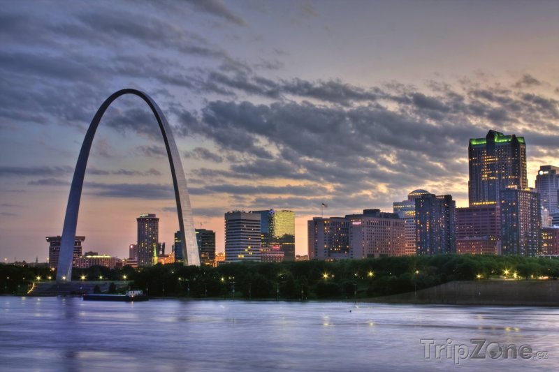 Fotka, Foto Gateway Arch ve městě St. Louis (USA)