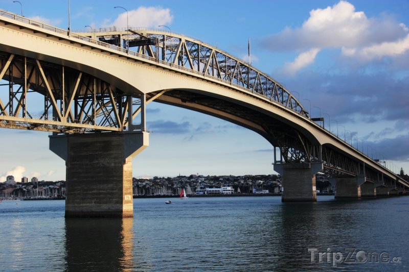 Fotka, Foto Harbour bridge ve městě Auckland (Nový Zéland)