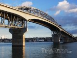 Harbour bridge ve městě Auckland