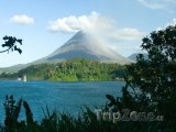 Jezero Arenal a vulkán Arenal