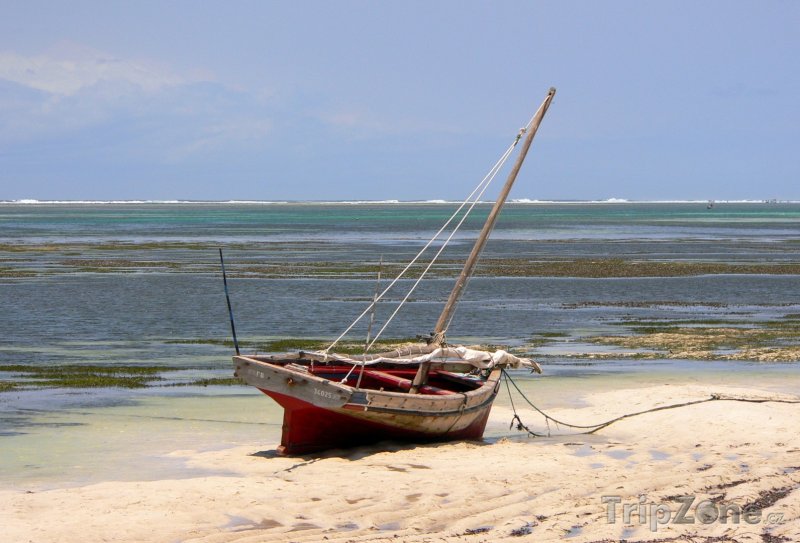 Fotka, Foto Loď na pláži (Keňa)