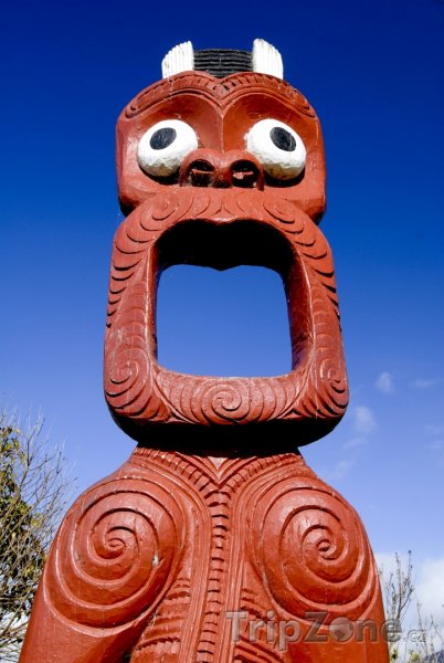 Fotka, Foto Maorský totem u města Rotorua (Nový Zéland)
