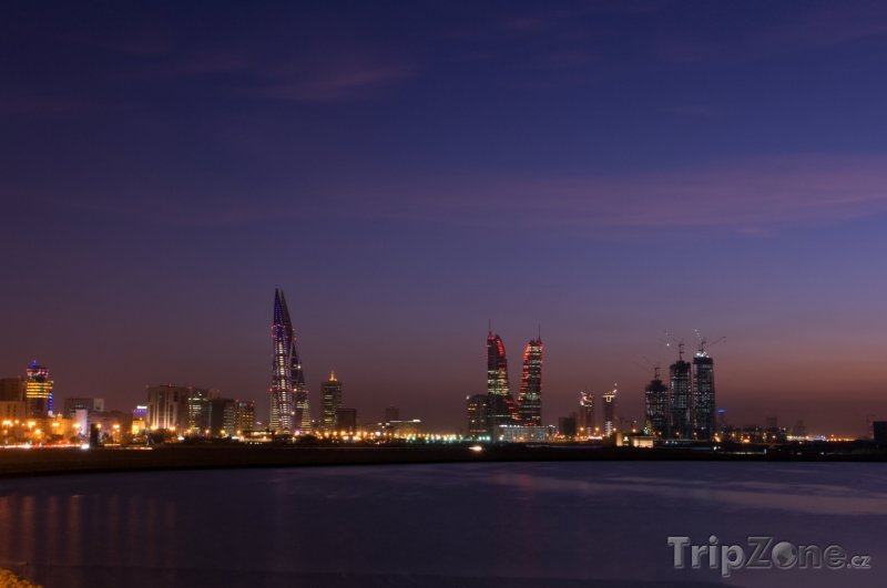 Fotka, Foto Město Manáma v noci (Bahrajn)