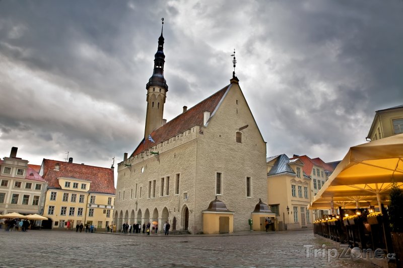 Fotka, Foto Náměstí Raekoja plats v Tallinnu (Estonsko)