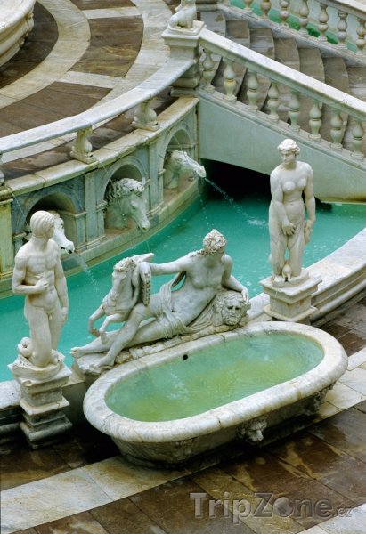 Fotka, Foto Palermo, fontána na Piazza Pretoria (Itálie)