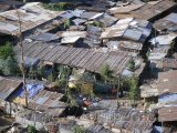 Slumy v chudinské čtvrti