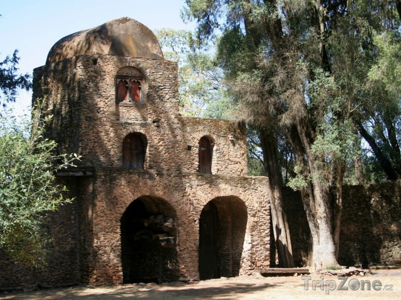 Fotka, Foto Starý kamenný kostel ve městě Gondar (Etiopie)