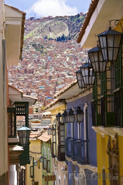 Fotka, Foto Ulička mezi domy v La Paz (Bolívie)