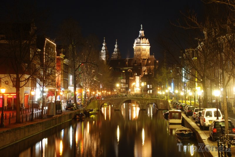 Fotka, Foto Amsterdam, kanál v noci (Nizozemsko)