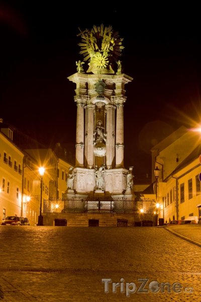 Fotka, Foto Banská Štiavnica, náměstí Svaté Trojice v noci (Slovensko)