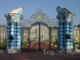Brána Kateřinského paláce ve městě Tsarskoye Selo