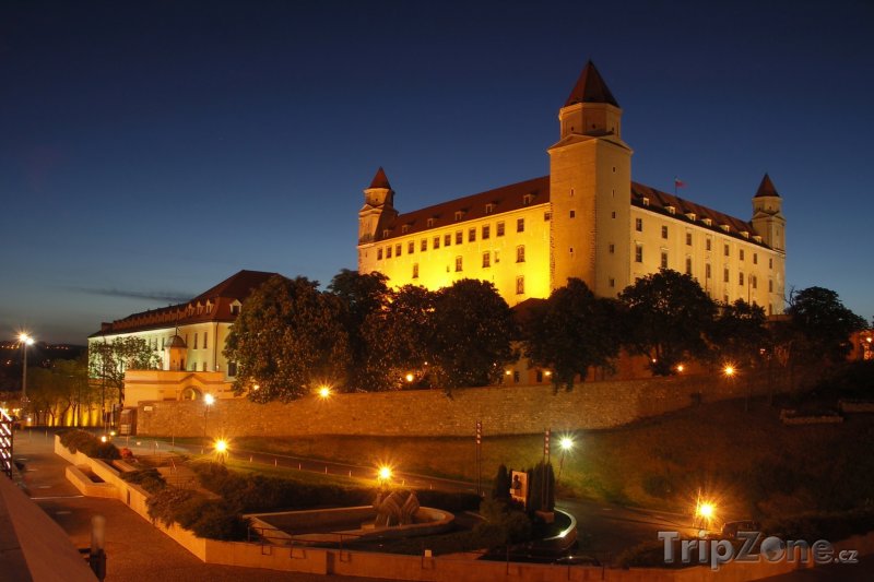 Fotka, Foto Bratislavský hrad v noci (Slovensko)