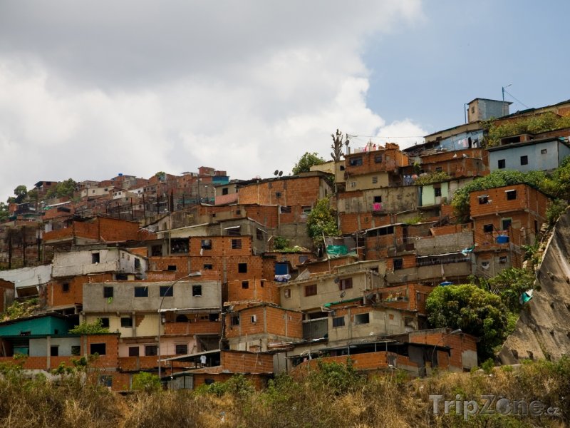 Fotka, Foto Caracas, domy v chudé čtvrti na okraji města (Venezuela)