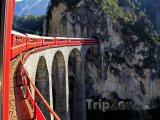 Glacier Express na viaduktu u Filisur
