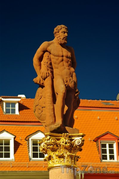 Fotka, Foto Heidelberg, socha Herkula na náměstí Marketplatz (Bádensko-Württembersko, Německo)