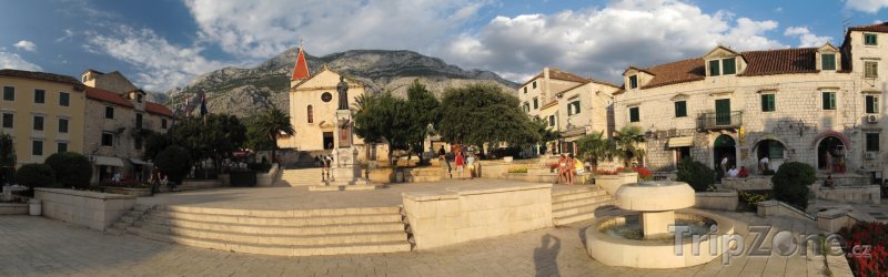 Fotka, Foto Hlavní náměstí ve městě Makarska (Makarská riviéra, Chorvatsko)