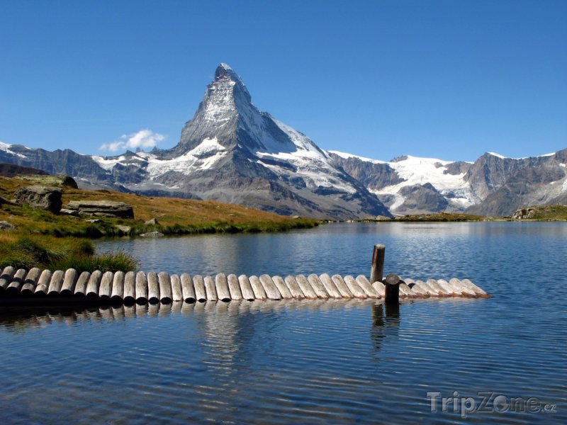 Fotka, Foto Jezero u hory Matterhorn (Švýcarsko)