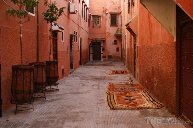 Fotka, Foto Marrákeš, ulička mezi domy (Maroko)