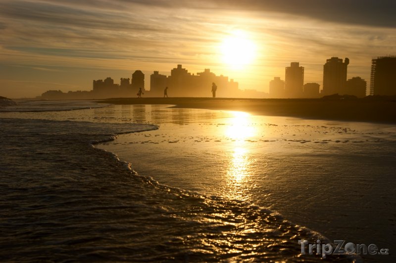 Fotka, Foto Město Punta del Este v západu slunce (Uruguay)