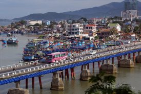 Most ve městě Nha Trang