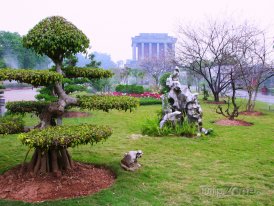 Pohled na Ho Či Minovo mauzoleum