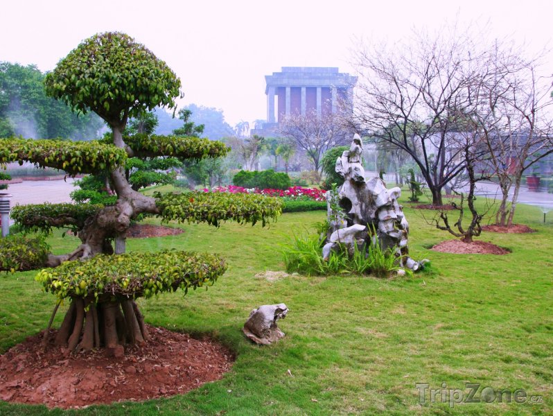 Fotka, Foto Pohled na Ho Či Minovo mauzoleum (Hanoj, Vietnam)
