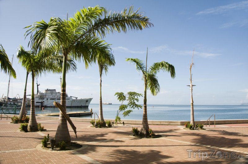 Fotka, Foto Promenáda u moře v Port of Spain (Trinidad a Tobago)