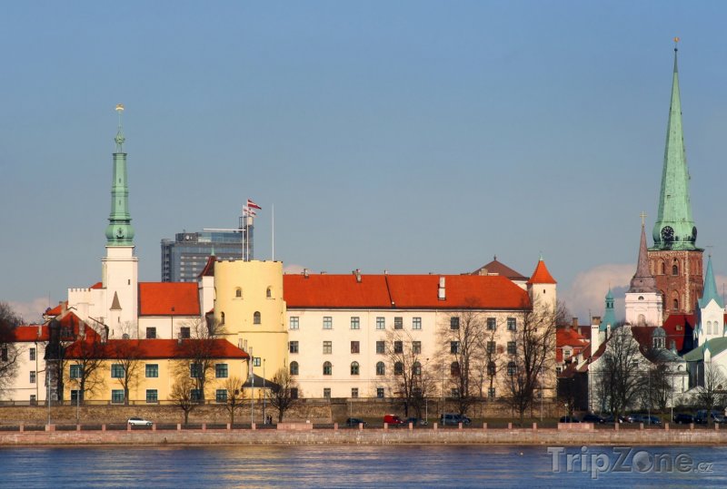 Fotka, Foto Rižský hrad na břehu řeky Daugavy (Riga, Lotyšsko)