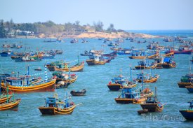 Rybářské lodě u města Phan Thiet