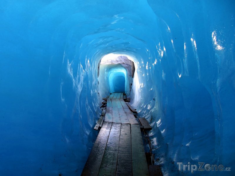 Fotka, Foto Švýcarské Alpy, tunel v Rýnském ledovci (Švýcarsko)