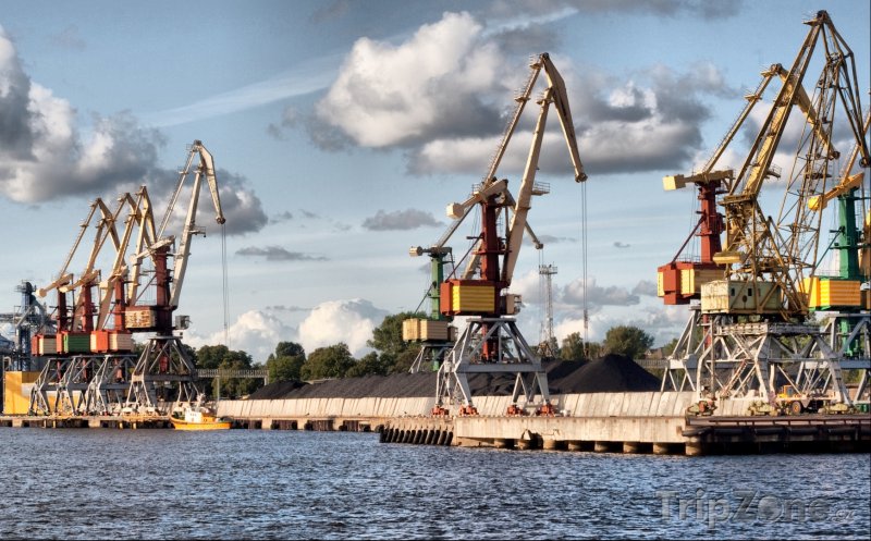 Fotka, Foto Ventspils, jeřáby v přístavu (Lotyšsko)