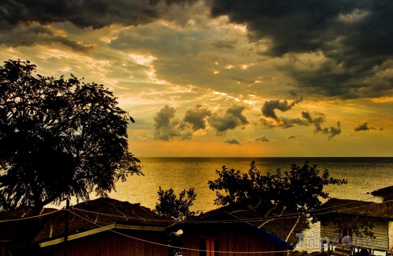 Fotka, Foto Západ slunce nad jezerem Malawi (Malawi)